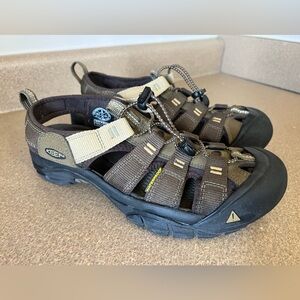 KEEN Newport men’s sz 8 Closed-Toe hiking Sandals